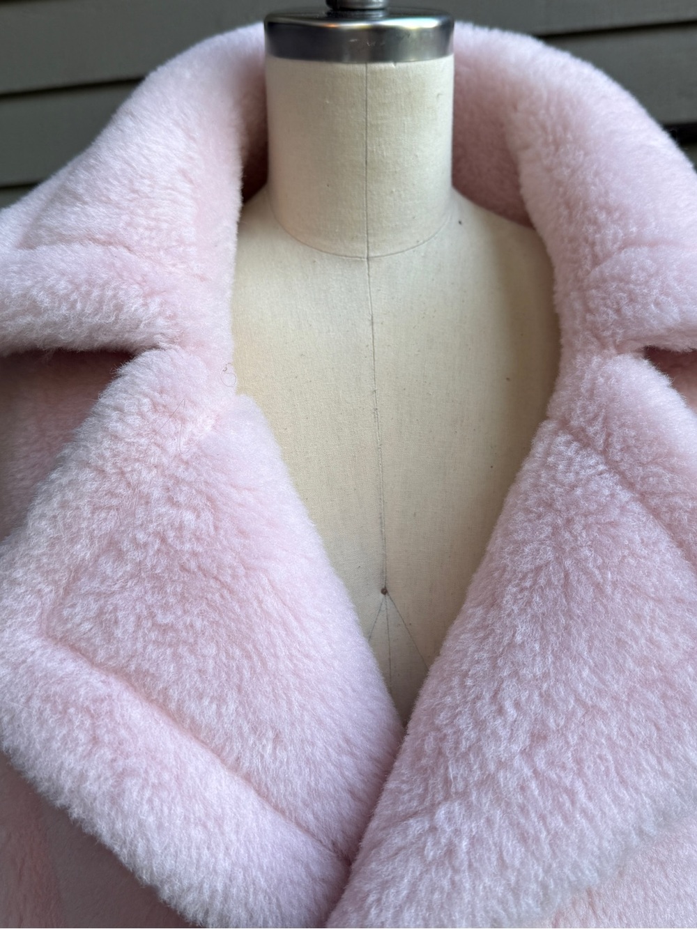 Genuine Shearling Fur Long Coat |
Teddy | Sz. XS | Light Pink - Picture 4 of 8